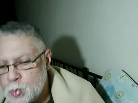 Snapshot of 100Tauros chatting on October 2025 10:43:02 PM 100Tauros online show from October 2025 10:43:02 PM