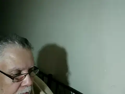 Snapshot of 100Tauros chatting on November 2025 10:42:01 PM 100Tauros online show from November 2025 10:42:01 PM