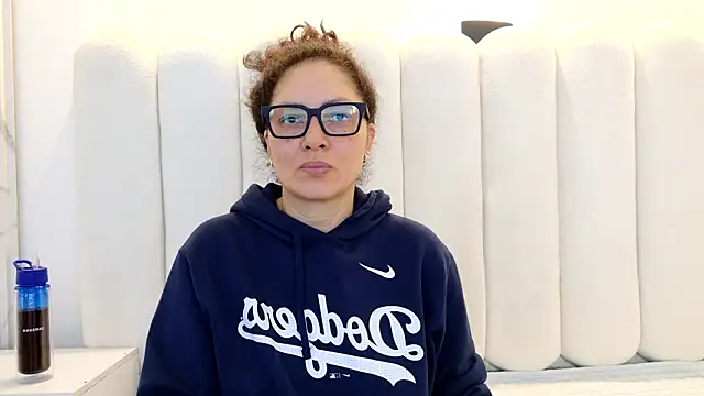 Juliabadlee online show from February 2026 11:43:02 PM