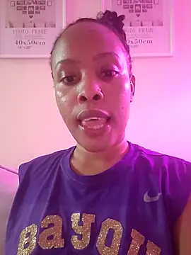 R-thequeen online show from May 2026 12:07:01 AM