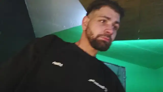 Snapshot of savage_daddyy chatting on February 2025 02:44:02 PM savage daddyy online show from February 2025 02:44:02 PM