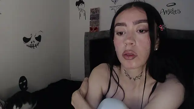 Julieta De Los Angeles online show from January 2026 06:00:01 PM