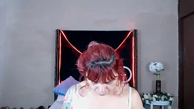 Snapshot of VioletaaaSlave chatting on February 2026 12:11:01 PM VioletaaaSlave online show from February 2026 12:11:01 PM