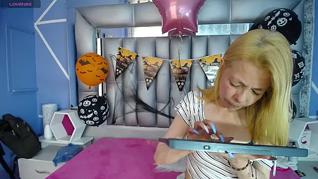 sophia ny online show from October 2025 01:40:02 PM