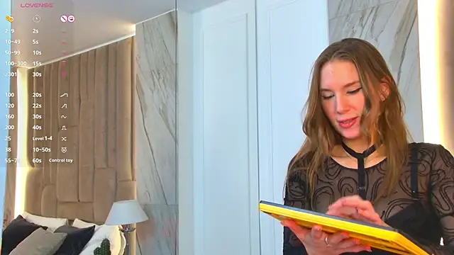 Snapshot of LeslieMines chatting on January 2025 08:46:02 AM LeslieMines online show from January 2025 08:46:02 AM