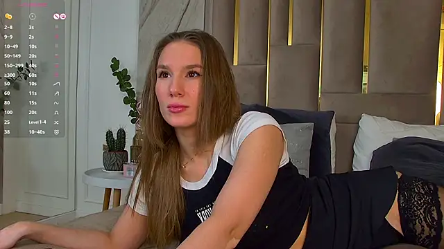 Snapshot of LeslieMines chatting on February 2025 11:55:01 AM LeslieMines online show from February 2025 11:55:01 AM