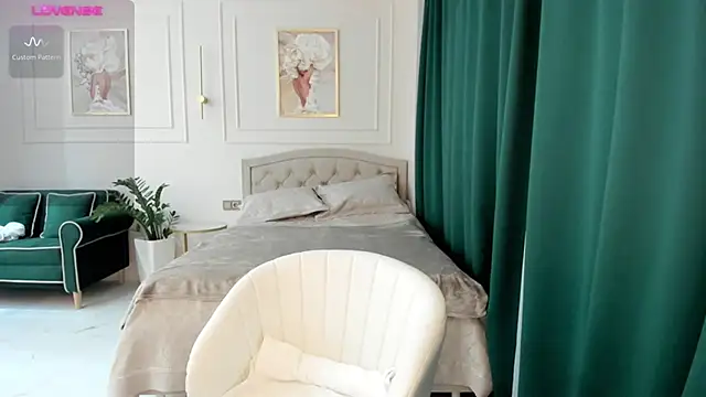 Jolie Ozolla online show from February 2025 05:53:02 PM