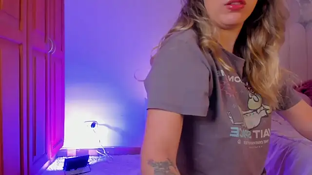 martinaaricci online show from October 2025 01:01:02 PM