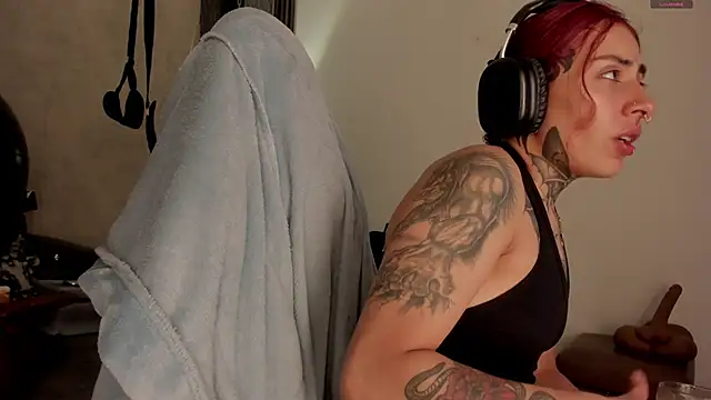 Snapshot of selene_red_ chatting on October 2025 01:56:02 PM selene red online show from October 2025 01:56:02 PM