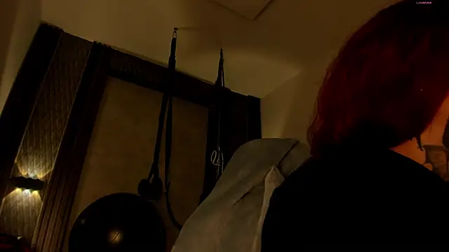 Snapshot of selene_red_ chatting on November 2025 03:00:01 PM selene red online show from November 2025 03:00:01 PM