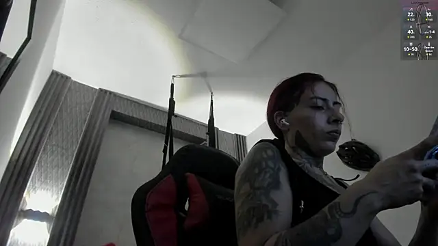 Snapshot of selene_red_ chatting on November 2025 04:44:01 PM selene red online show from November 2025 04:44:01 PM