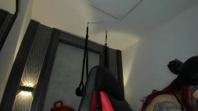 Snapshot of selene_red_ chatting on December 2025 02:55:01 PM selene red online show from December 2025 02:55:01 PM