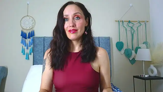 Snapshot of IberianMoonMK chatting on November 2025 05:45:02 PM IberianMoonMK online show from November 2025 05:45:02 PM