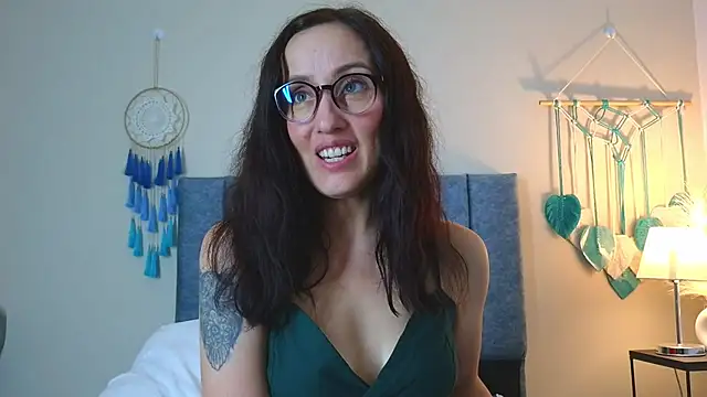 Snapshot of IberianMoonMK chatting on November 2025 05:35:02 PM IberianMoonMK online show from November 2025 05:35:02 PM