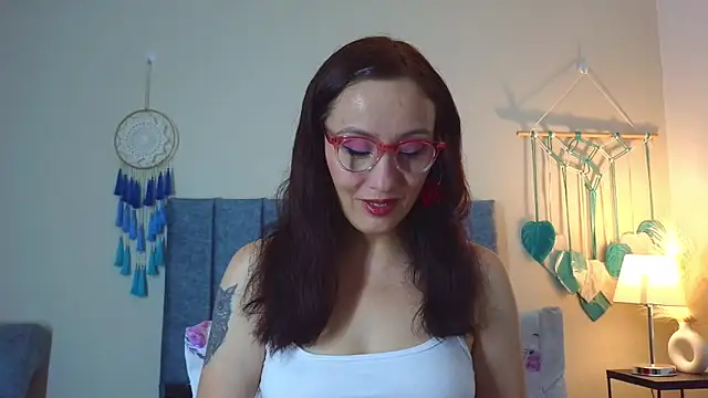 Snapshot of IberianMoonMK chatting on November 2025 05:23:01 PM IberianMoonMK online show from November 2025 05:23:01 PM