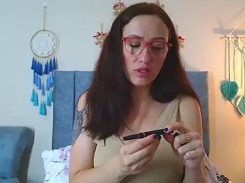 Snapshot of IberianMoonMK chatting on December 2025 05:18:02 PM IberianMoonMK online show from December 2025 05:18:02 PM