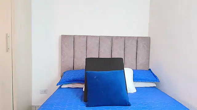 karina lewis  online show from December 2024 03:15:01 AM