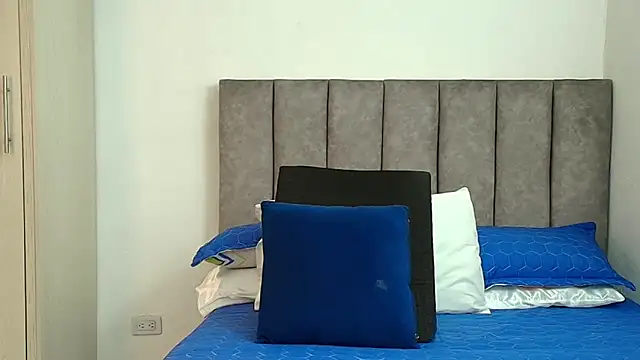 karina lewis  online show from November 2025 03:51:01 AM