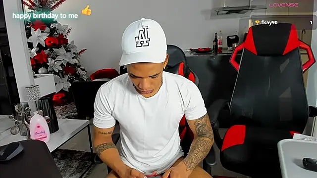 Snapshot of TROYWESLY- chatting on December 2024 08:36:02 PM TROYWESLY- online show from December 2024 08:36:02 PM