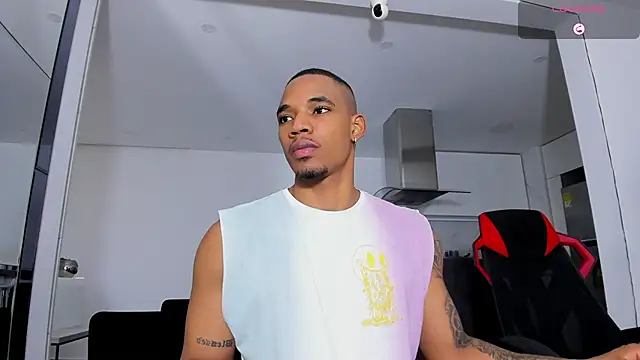 Snapshot of TROYWESLY- chatting on October 2025 09:34:02 PM TROYWESLY- online show from October 2025 09:34:02 PM