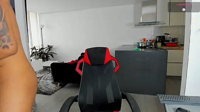 Snapshot of TROYWESLY- chatting on October 2025 04:59:02 PM TROYWESLY- online show from October 2025 04:59:02 PM