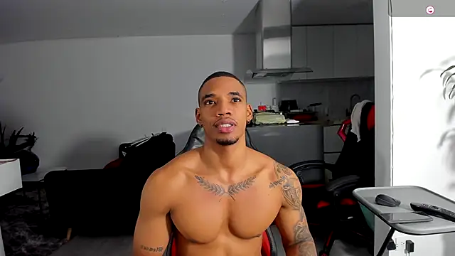 Snapshot of TROYWESLY- chatting on November 2025 02:33:01 AM TROYWESLY- online show from November 2025 02:33:01 AM