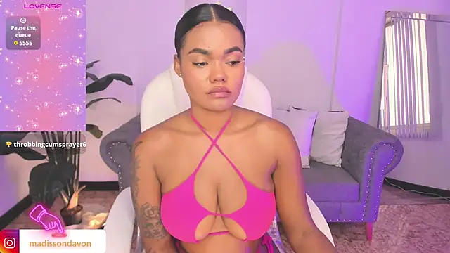 Snapshot of madisson_davon chatting on December 2024 05:06:02 PM madisson davon online show from December 2024 05:06:02 PM