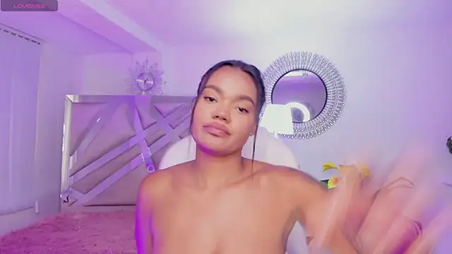 Snapshot of madisson_davon chatting on December 2024 04:32:02 PM madisson davon online show from December 2024 04:32:02 PM