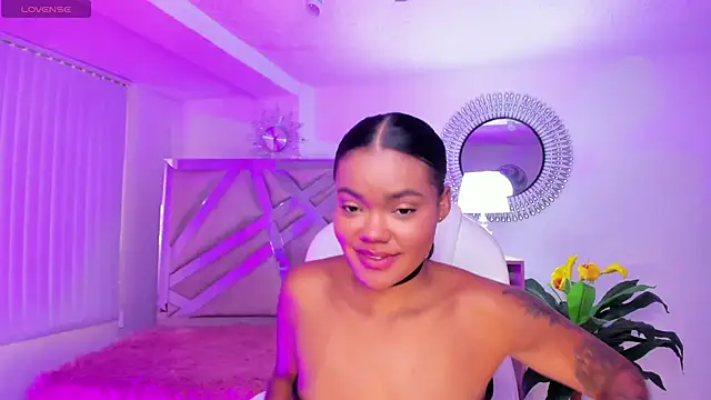 Snapshot of madisson_davon chatting on December 2024 04:57:02 PM madisson davon online show from December 2024 04:57:02 PM