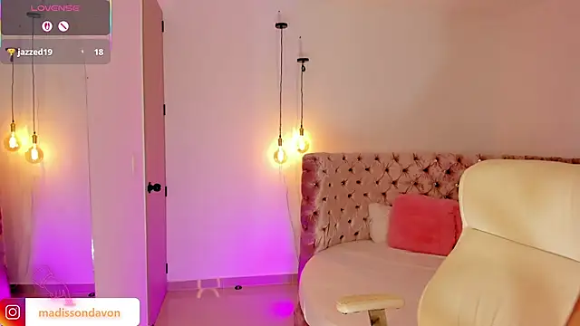 Snapshot of madisson_davon chatting on October 2025 08:31:01 PM madisson davon online show from October 2025 08:31:01 PM