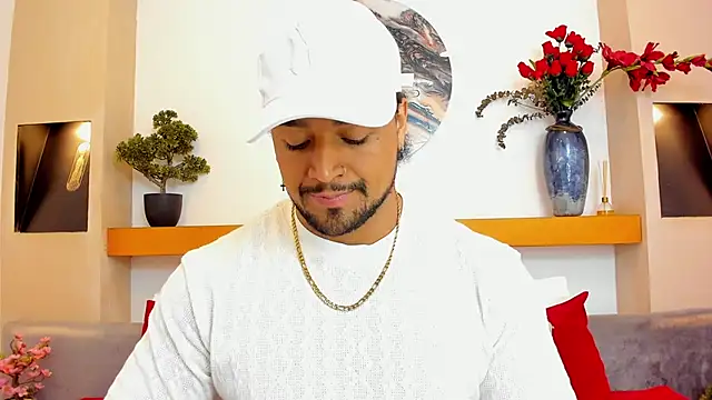 Snapshot of MikeEstevess chatting on December 2024 10:56:01 PM MikeEstevess online show from December 2024 10:56:01 PM