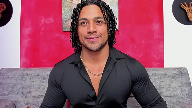 Snapshot of MikeEstevess chatting on December 2024 03:29:02 AM MikeEstevess online show from December 2024 03:29:02 AM