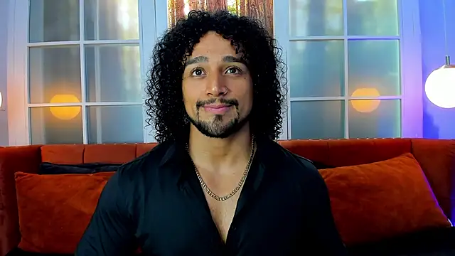 Snapshot of MikeEstevess chatting on February 2025 01:44:01 PM MikeEstevess online show from February 2025 01:44:01 PM