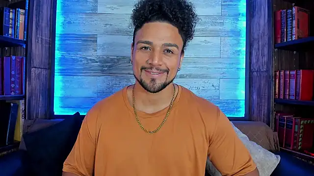 Snapshot of MikeEstevess chatting on March 2025 02:15:01 AM MikeEstevess online show from March 2025 02:15:01 AM