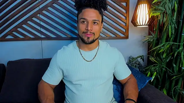 Snapshot of MikeEstevess chatting on March 2025 06:57:02 AM MikeEstevess online show from March 2025 06:57:02 AM