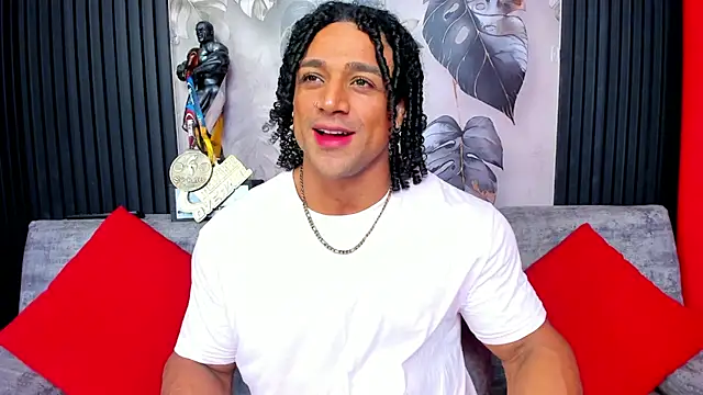 Snapshot of MikeEstevess chatting on October 2025 07:18:02 AM MikeEstevess online show from October 2025 07:18:02 AM