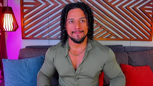 Snapshot of MikeEstevess chatting on June 2026 06:30:02 AM MikeEstevess online show from June 2026 06:30:02 AM
