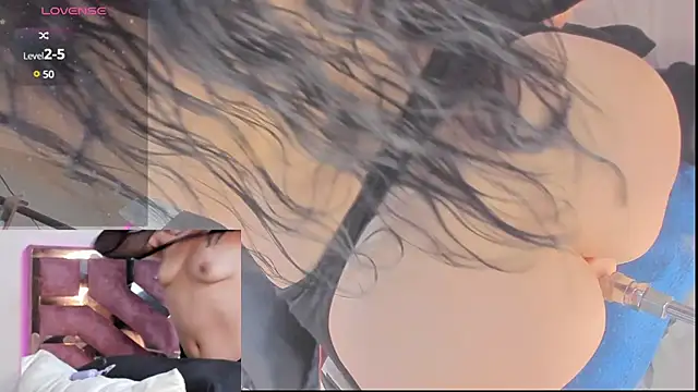 lili moonn online show from December 2024 02:38:02 PM