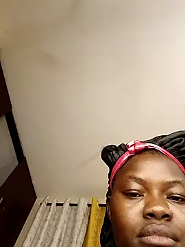 Snapshot of Birdie_girl_1 chatting on February 2025 09:37:02 PM Birdie girl 1 online show from February 2025 09:37:02 PM