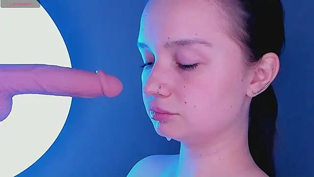 bitchpeace  online show from April 2026 04:44:01 PM