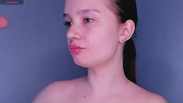 bitchpeace  online show from April 2026 07:58:01 PM