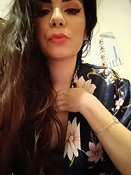 Snapshot of Saturnia_Yvonne chatting on February 2025 12:05:02 AM Saturnia Yvonne online show from February 2025 12:05:02 AM