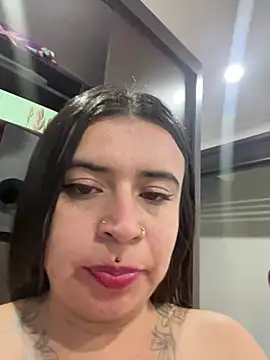 Snapshot of Devilsweet17 chatting on February 2025 12:26:01 AM Devilsweet17 online show from February 2025 12:26:01 AM