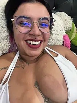 Snapshot of Devilsweet17 chatting on March 2025 11:12:01 PM Devilsweet17 online show from March 2025 11:12:01 PM