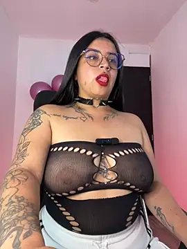 Snapshot of Devilsweet17 chatting on November 2025 08:31:01 PM Devilsweet17 online show from November 2025 08:31:01 PM