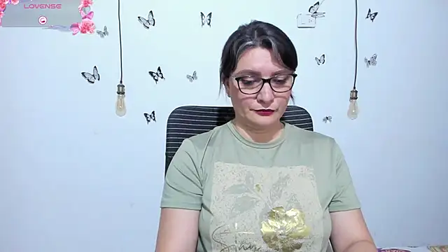 Amie Adams82  online show from April 2026 02:47:01 PM