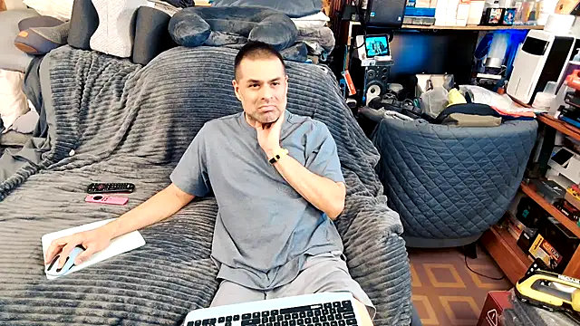 Snapshot of ClampMaster chatting on October 2025 03:27:01 AM ClampMaster online show from October 2025 03:27:01 AM