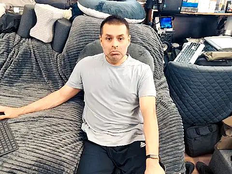 Snapshot of ClampMaster chatting on December 2025 02:07:02 AM ClampMaster online show from December 2025 02:07:02 AM