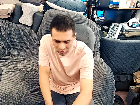 Snapshot of ClampMaster chatting on December 2025 01:03:01 AM ClampMaster online show from December 2025 01:03:01 AM