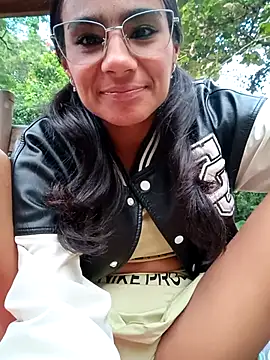 Leslly  online show from December 2025 11:49:02 AM